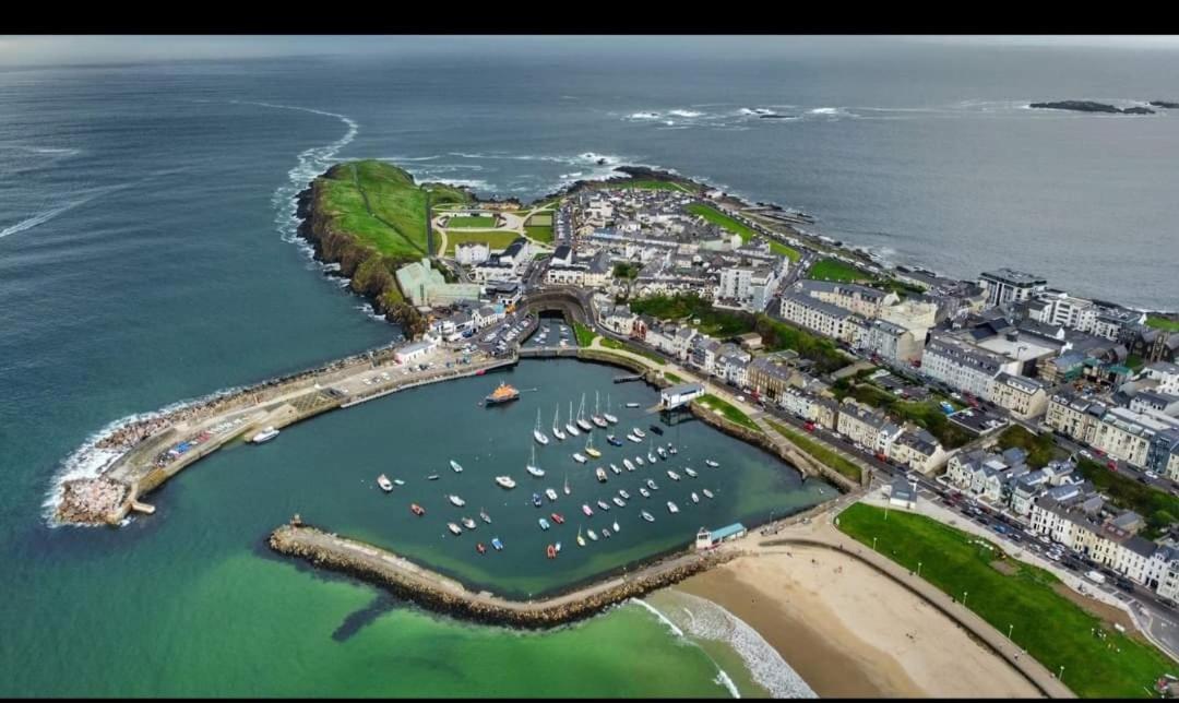 Avarest House Bed And Breakfast Portrush Exterior photo